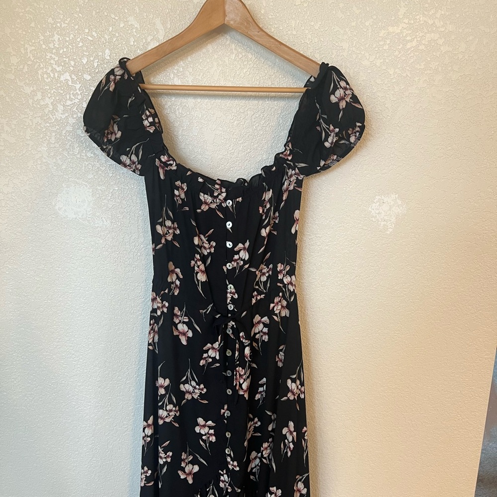Chic Black Floral Maxi Dress